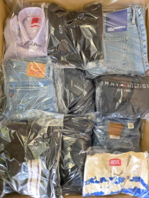 The photo shows a package with clothing in the category C.