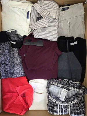 The photo shows a package with clothing in the category U.