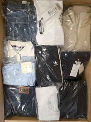 The photo shows a package with clothing in the category C.
