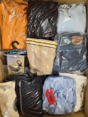 The photo shows a package with clothing in the category C.