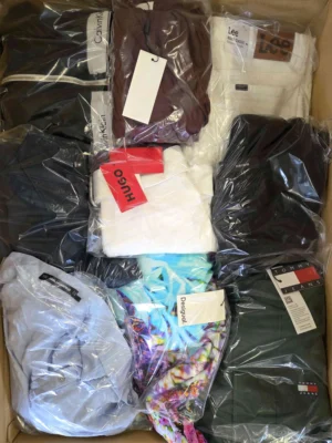 The photo shows a package with clothing in the category C.