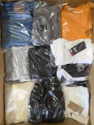 The photo shows a package with clothing in the category C.
