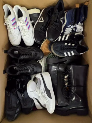 The photo shows a package with footwear in the category SH.