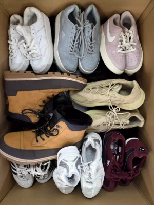 The photo shows a package with footwear in the category SH.