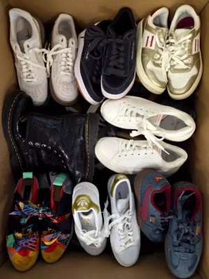 The photo shows a package with footwear in the category SH.
