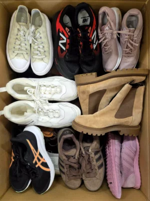 The photo shows a package with footwear in the category SH.