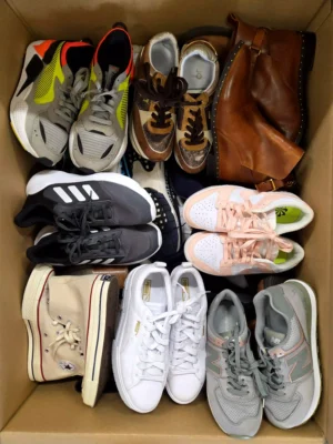 The photo shows a package with footwear in the category SH.