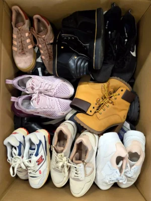 The photo shows a package with footwear in the category SH.