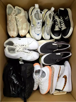The photo shows a package with footwear in the category SH.