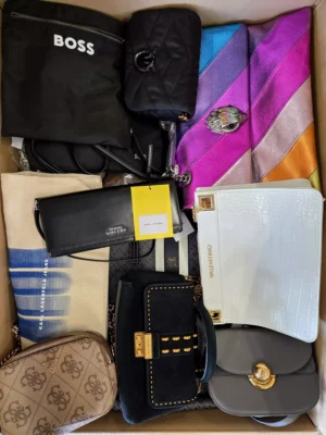 The picture shows a package with accessories in the category HB.