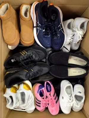 The photo shows a package with footwear in the category SH.