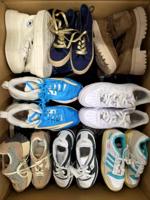 The photo shows a package with footwear in the category SH.