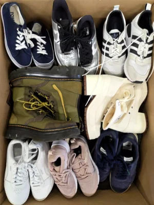 The photo shows a package with footwear in the category SH.