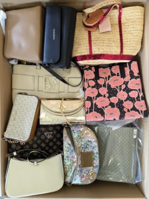 The picture shows a package with accessories in the category HB.