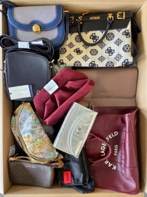 The picture shows a package with accessories in the category HB.