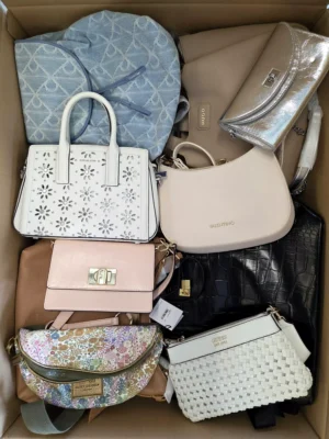 The picture shows a package with accessories in the category HB.