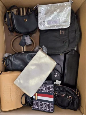 The picture shows a package with accessories in the category HB.