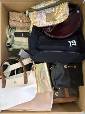 The picture shows a package with accessories in the category HB.