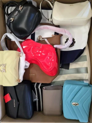 The picture shows a package with accessories in the category HB.