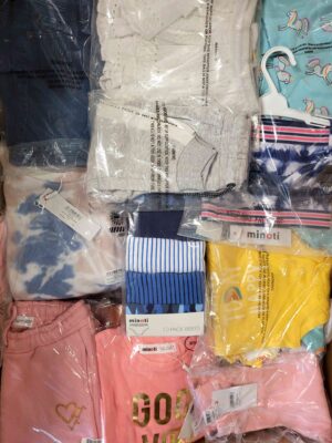The photo shows a package with clothing in the category N.