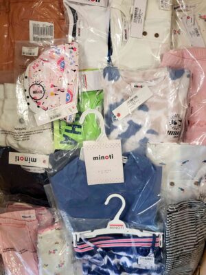 The photo shows a package with clothing in the category N.