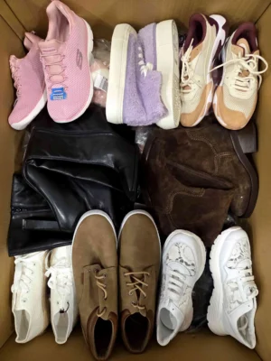 The photo shows a package with footwear in the category BSU.