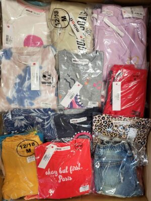 The photo shows a package with clothing in the category N.