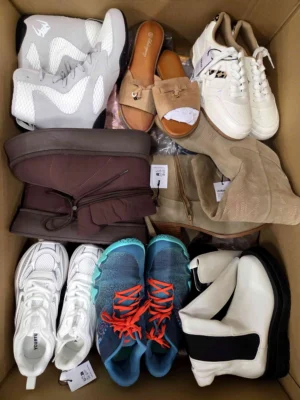 The photo shows a package with footwear in the category BSU.
