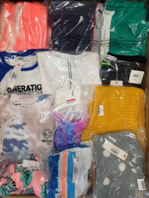 The photo shows a package with clothing in the category N.