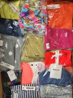 The photo shows a package with clothing in the category N.