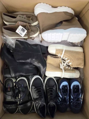 The photo shows a package with footwear in the category BSU.