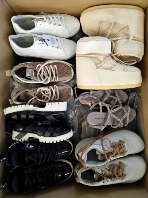 The photo shows a package with footwear in the category BSU.
