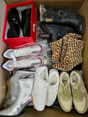 The photo shows a package with clothing in the category BPS.