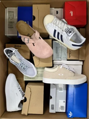 The photo shows a package with footwear in the category BS.