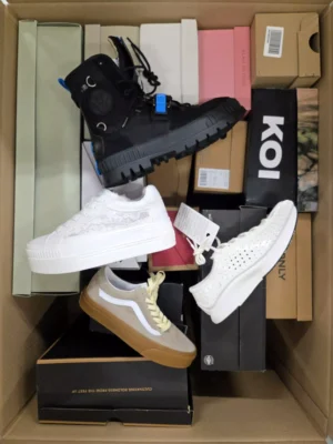 The photo shows a package with footwear in the category BS.