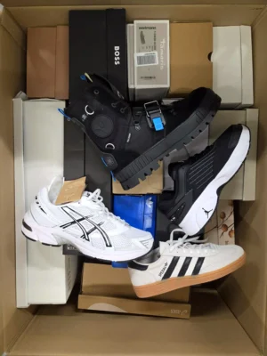 The photo shows a package with footwear in the category BS.