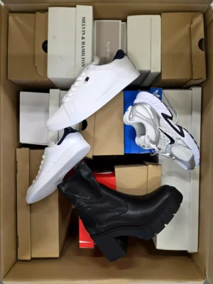 The photo shows a package with footwear in the category BS.