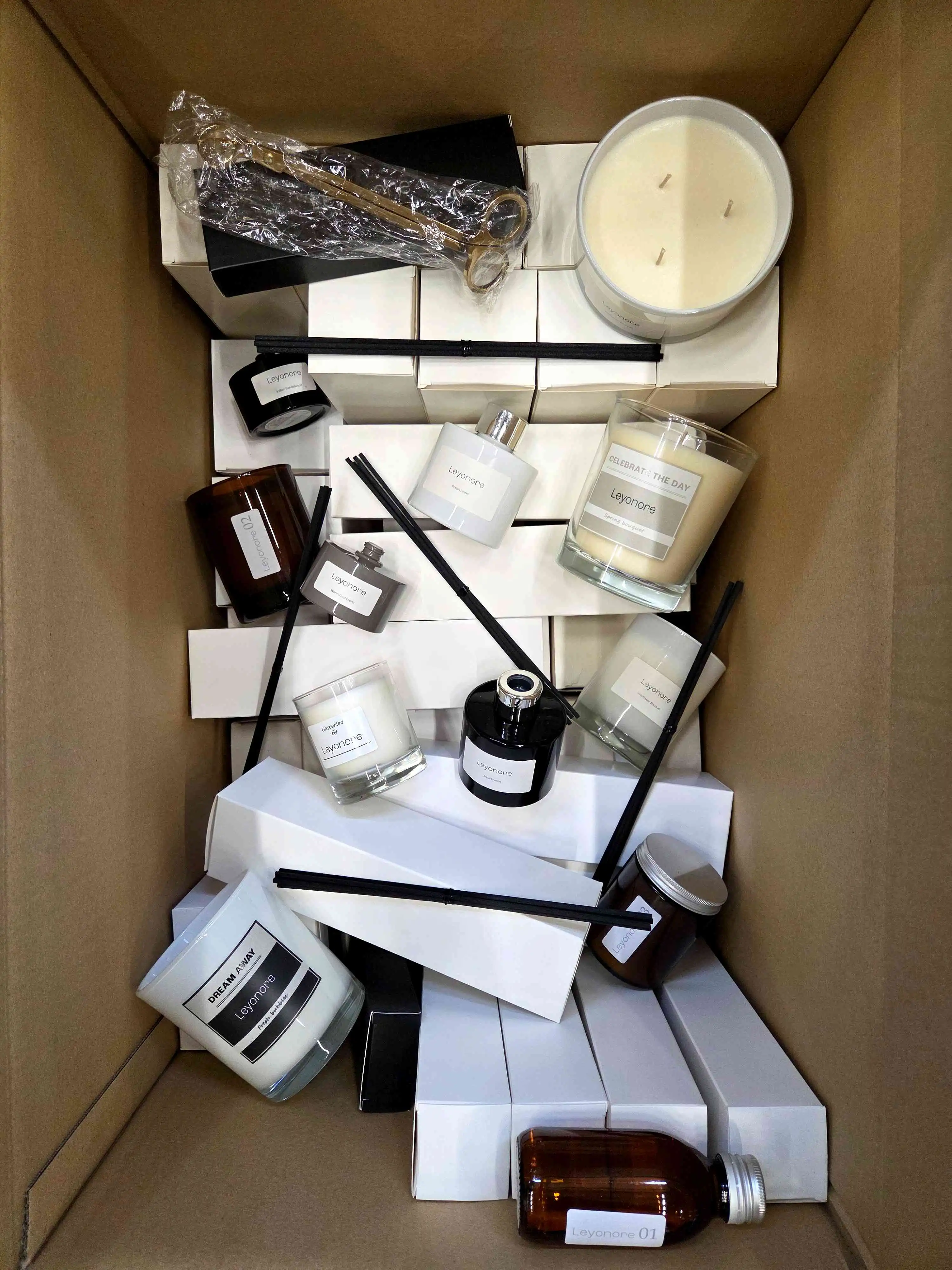CA157 5 The photo shows a package with clothing in the category C.