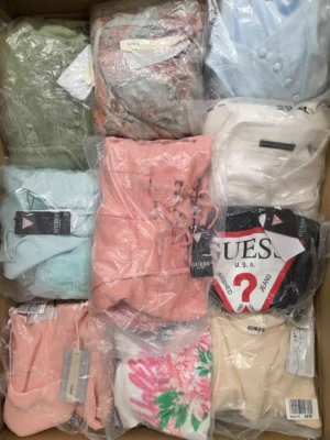 The photo shows a package with clothing in the category B.