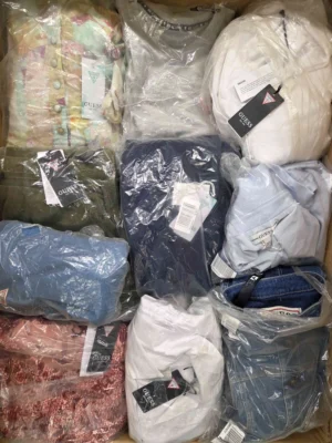 The photo shows a package with clothing in the category B.
