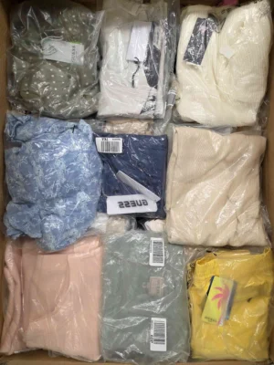 The photo shows a package with clothing in the category B.
