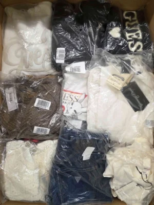 The photo shows a package with clothing in the category B.