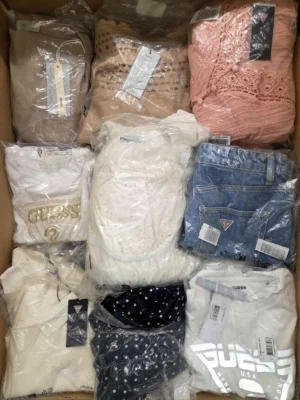 The photo shows a package with clothing in the category B.