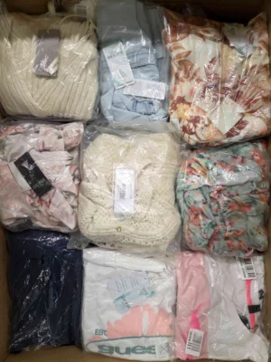 The photo shows a package with clothing in the category B.