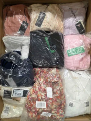 The photo shows a package with clothing in the category B.
