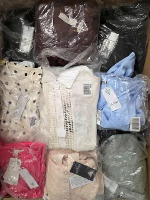 The photo shows a package with clothing in the category B.