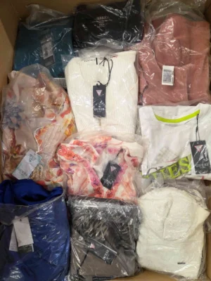 The photo shows a package with clothing in the category B.