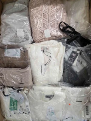 The photo shows a package with clothing in the category B.