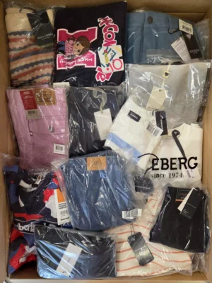 The photo shows a package with clothing in the category K.