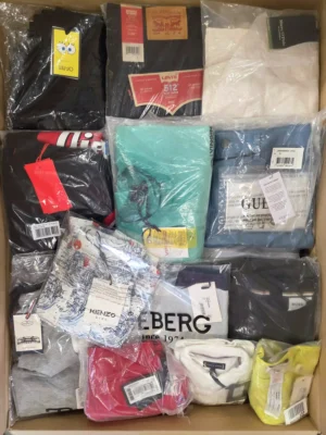 The photo shows a package with clothing in the category K.
